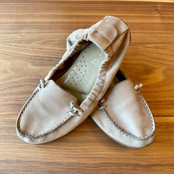 NOT FOR SALE Hush Puppies Suede Moccasin Loafers - Picture 1 of 7
